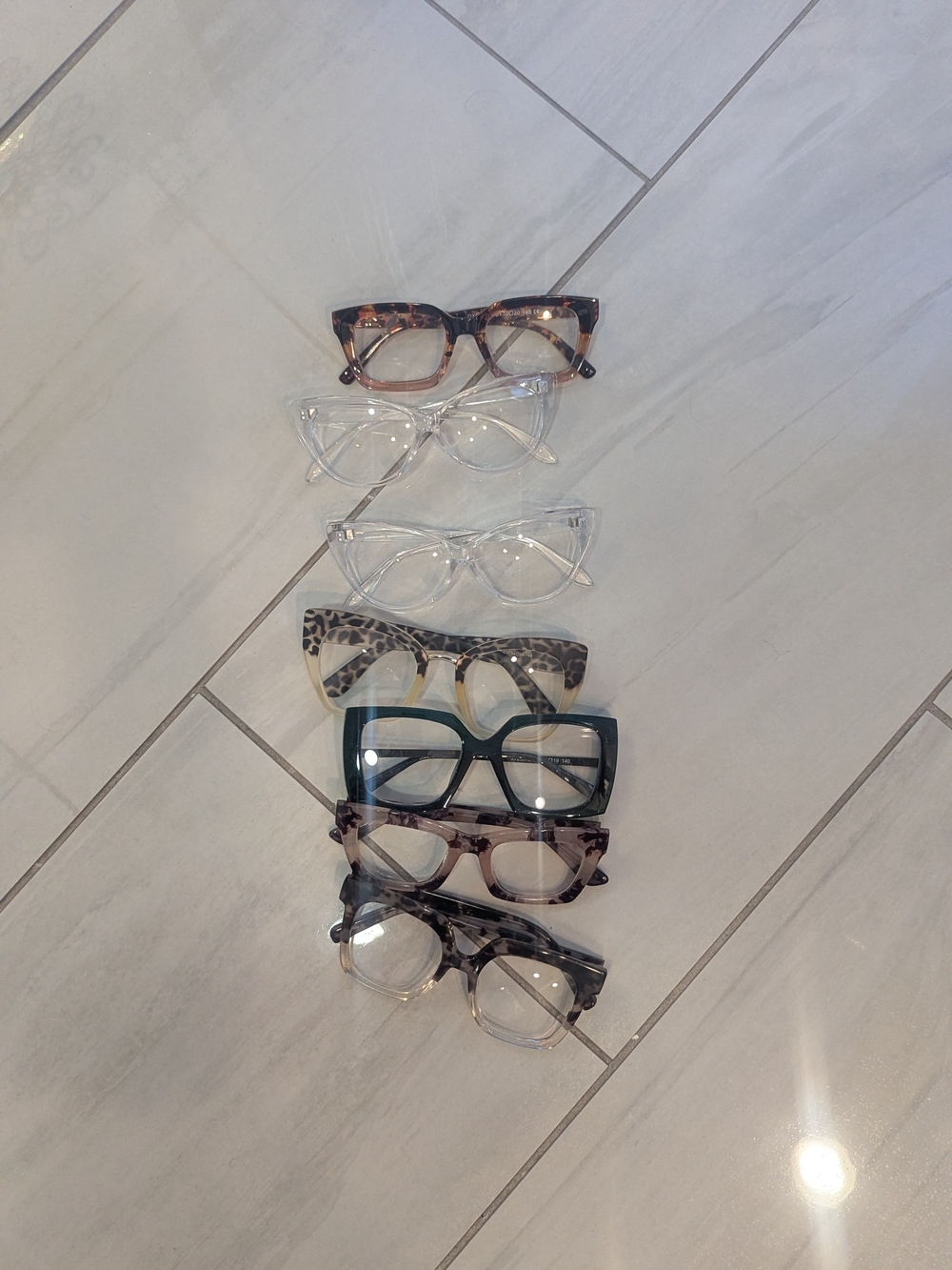 Stylish Women's Cat-Eye Reading Glasses - Tortoiseshell & Clear Options